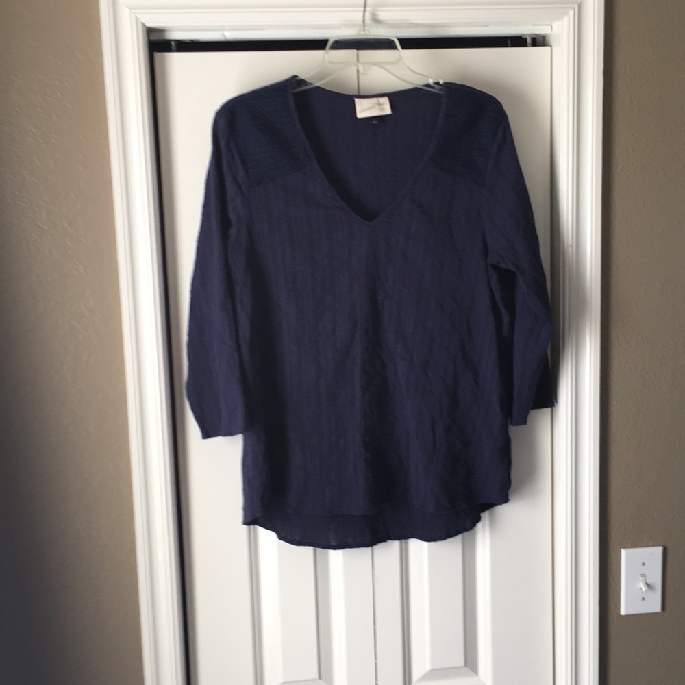 Universal thread 100% cotton 3/4 sleeve shirt.